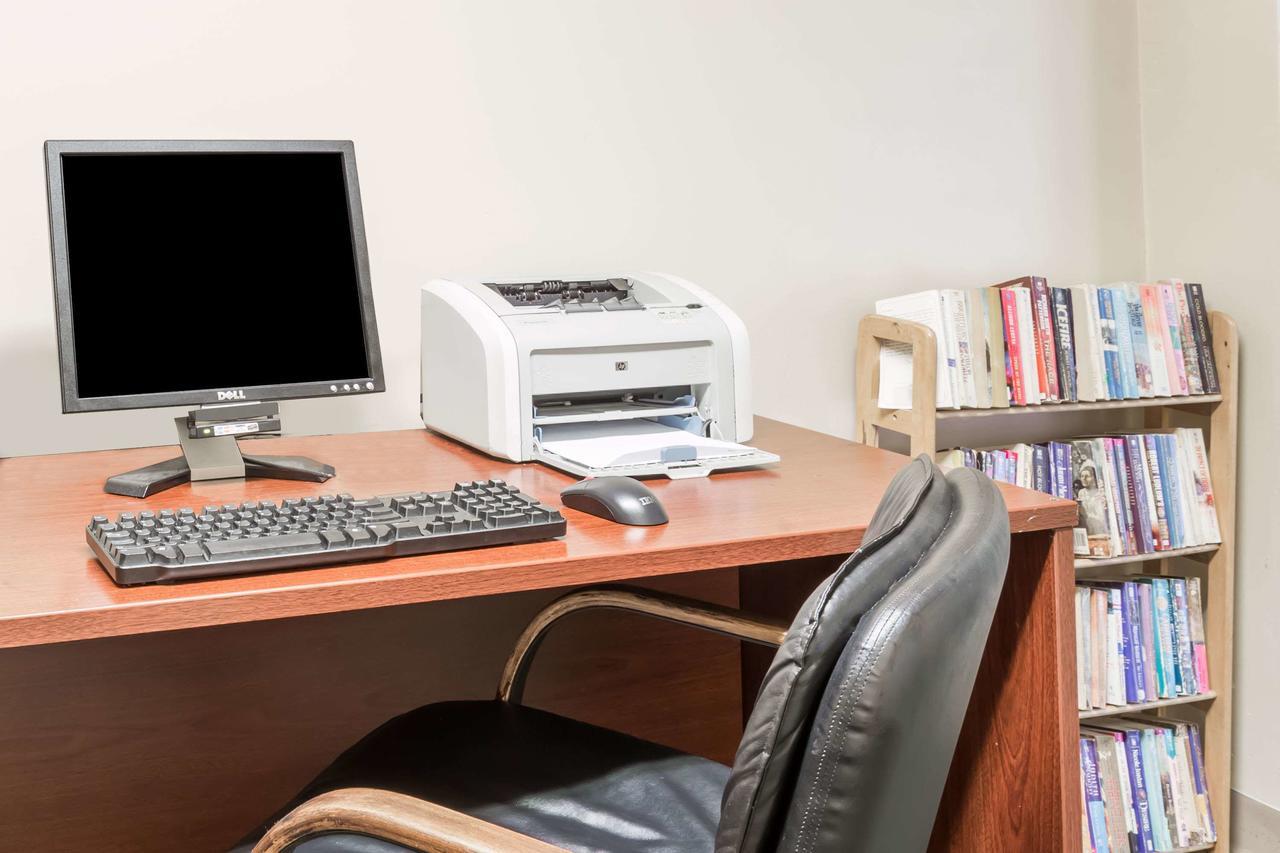 Rodeway Inn & Suites Ρόκφορντ Εξωτερικό φωτογραφία