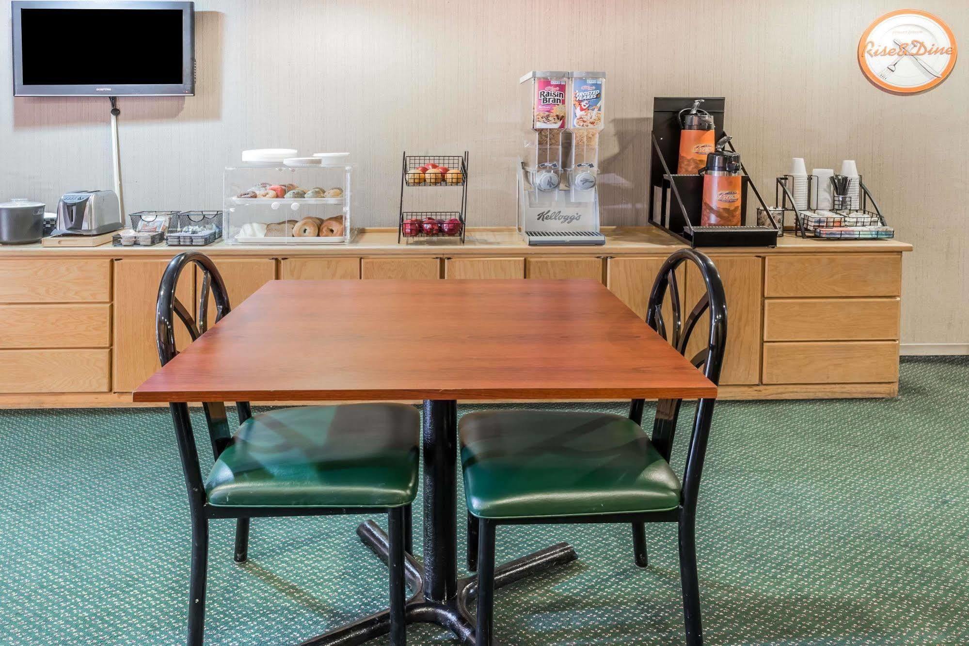 Rodeway Inn & Suites Ρόκφορντ Εξωτερικό φωτογραφία